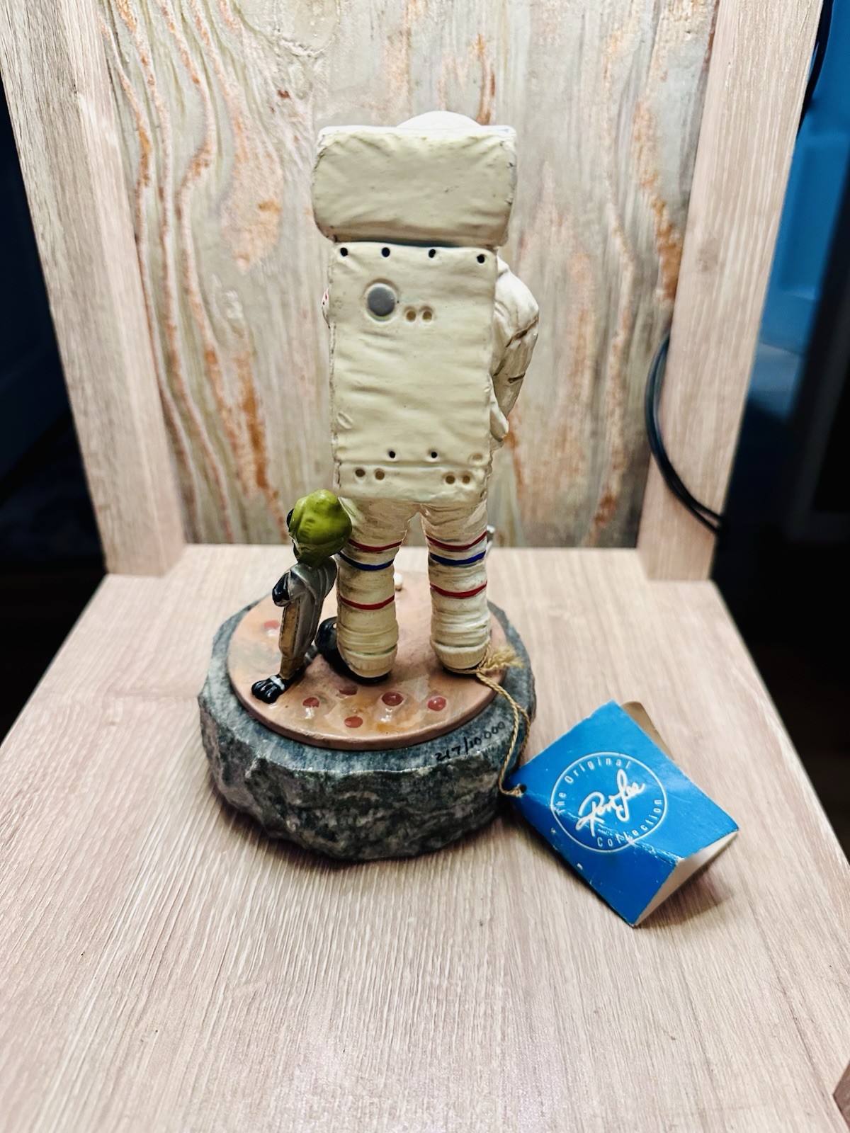 Ron Lee Signed Sculpture Limited Edition w/COA Astronaut Alien Golfing On Moon thumbnail 7