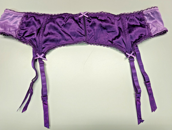 Hunkemöller Strumpfhalter / Strumpfgürtel / Strapse in violett Gr. XL