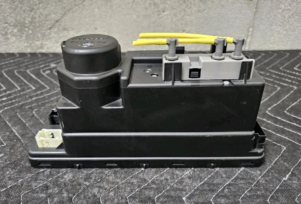 1997-04 Mercedes-Benz R170 SLK230 SLK320 Genuine Vacuum Pump - Image 4 of 4