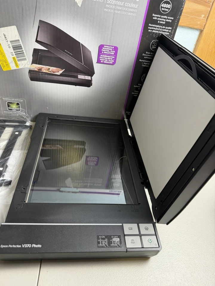 Epson Perfection V370 Photo Slide Film Scanner with Power Cord and USB Cable - Image 3 of 3