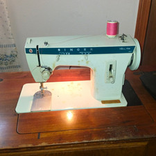 Vintage 2970s SINGER Fashion Mate 257  Sewing...