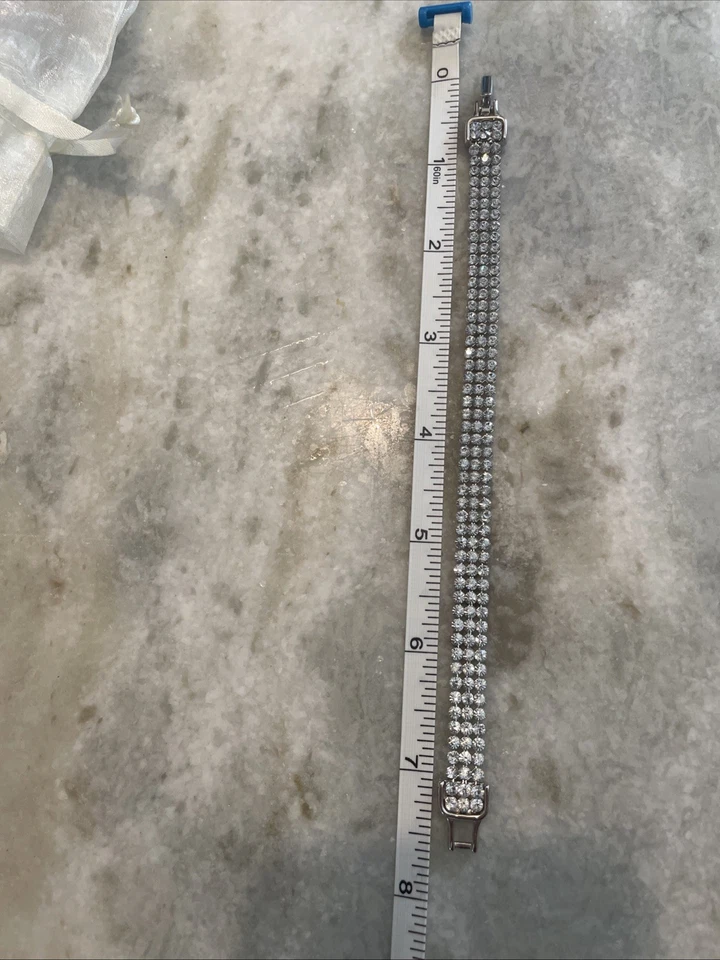 Pulsera de tenis de tres niveles de cristal de Swarovski con logotipo de cisne Foto 3 de 4