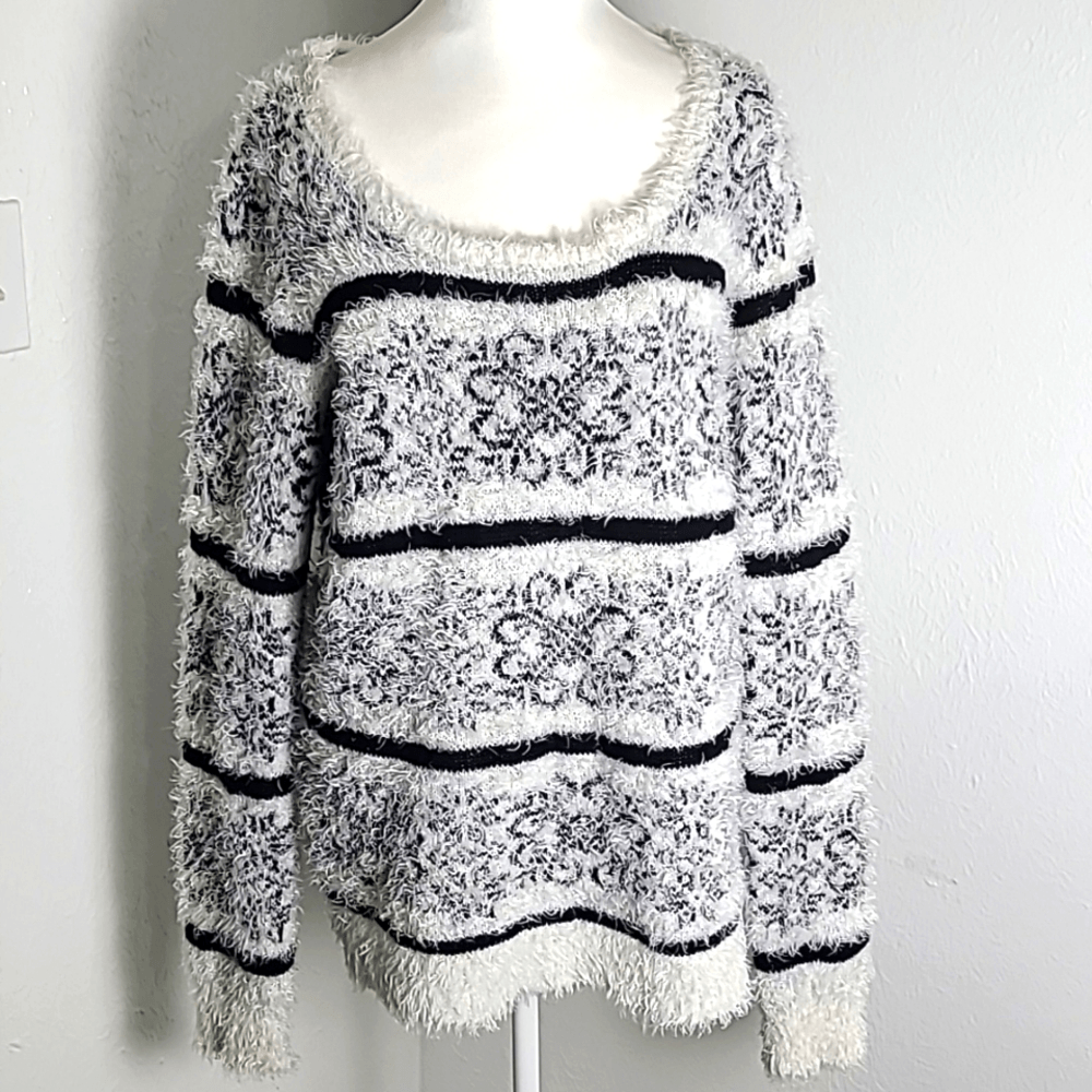 Faded Glory Black & White Fuzzy Pullover Sweater, Size XL (16-18)