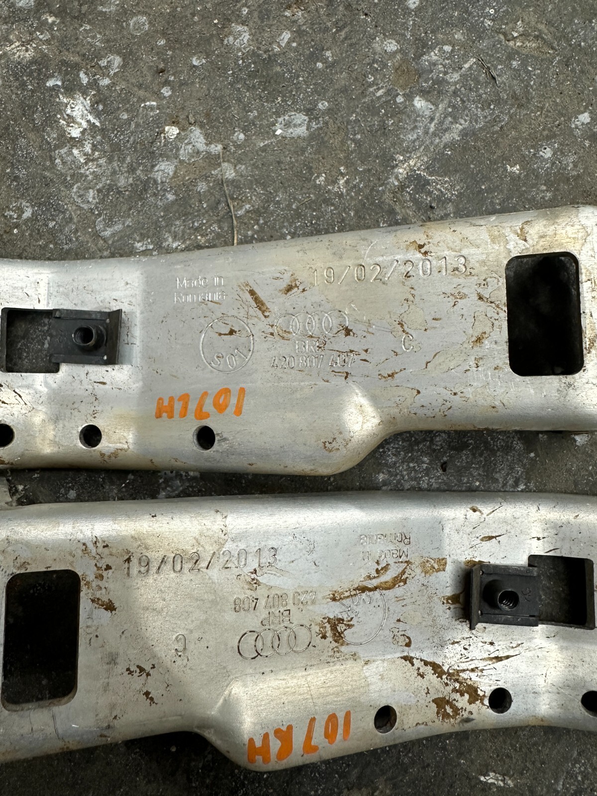 2014 AUDI R8 COUPE REAR LEFT RIGHT BUMPER SUPPORT BRACKET 420 807 408 OEM