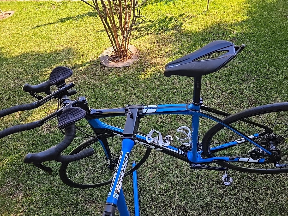 2015 Trek Domane 4.3 Disc 400 Road Bike- Black Blue Carbon 2015 Trek Domane 4.3 Disc 400 Road Bike- Black Blue Carbon