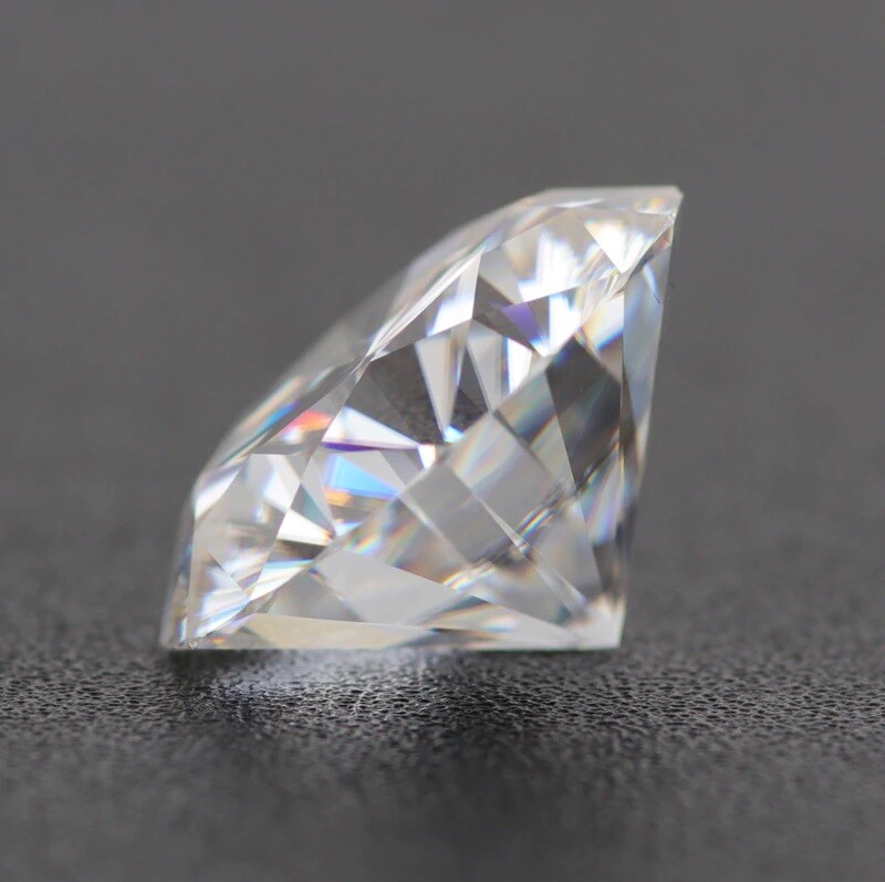 Diamant Moissanite 0.6 Ct Rond - Certificat GRA, Inscription Laser - D