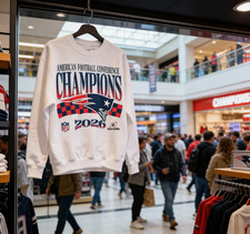New England Patriots Football Team White Crewneck Sweatshirt NWT