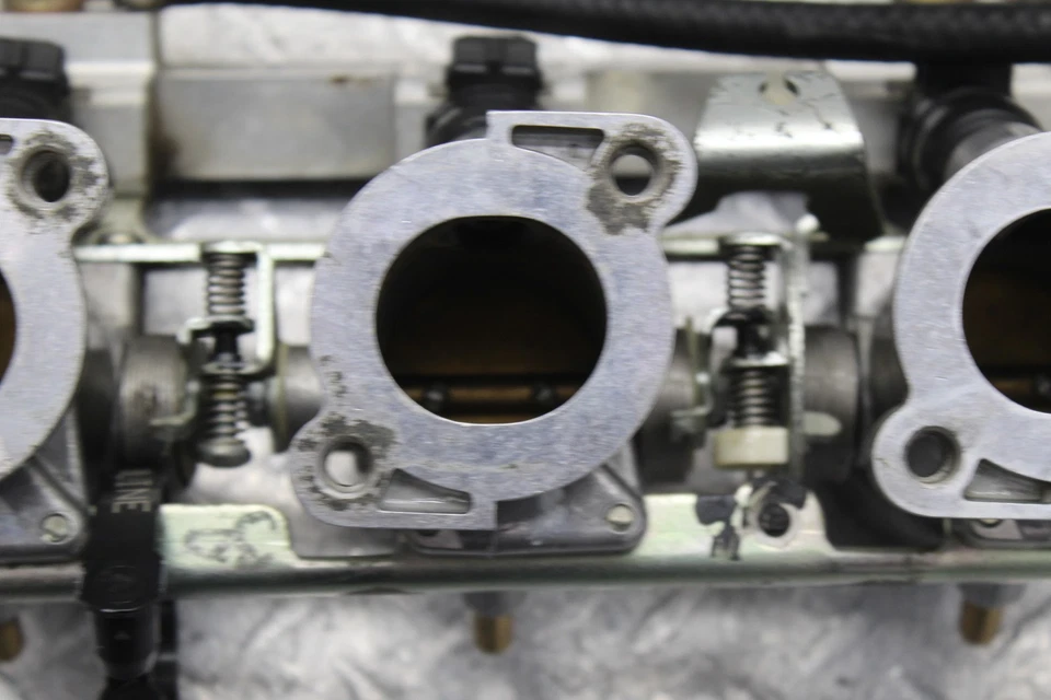 1995 TRIUMPH DAYTONA 900 MAIN FUEL INJECTORS / THROTTLE BODIES - Image 3 of 4