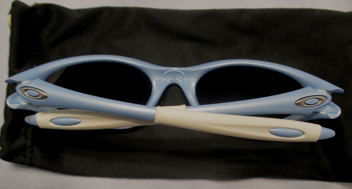 OAKLEY MINUTE 1.0 GEN 2 POWDER BLUE FRAME W BLACK IRIDIUM LENSES