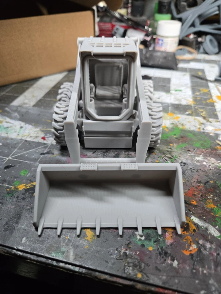 Kit modelo minicargadora Bobcat S850 escala 1-24 Foto 2 de 4