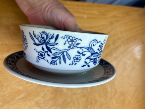Vintage Blue Onion Gravy Boat W/Underplate Thun Czech Bohemia Excellent - Picture 4 of 10