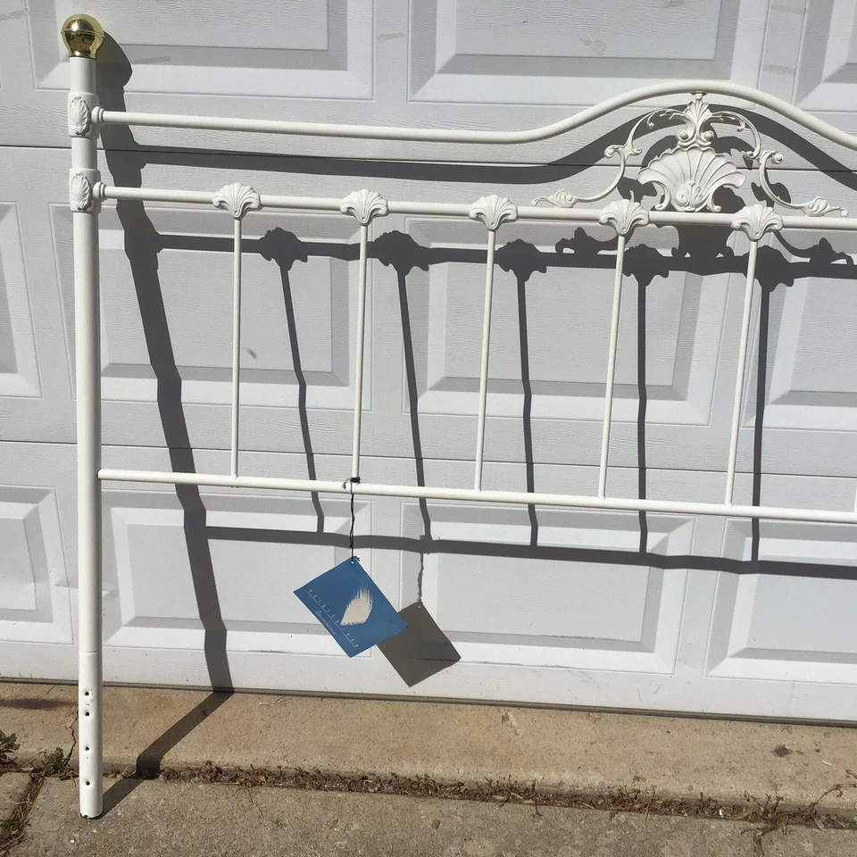 Beautiful Vtg WHITE ORNATE IRON & Brass KING SIZE HEADBOARD By Fashion Bed Group - Image 4 of 4