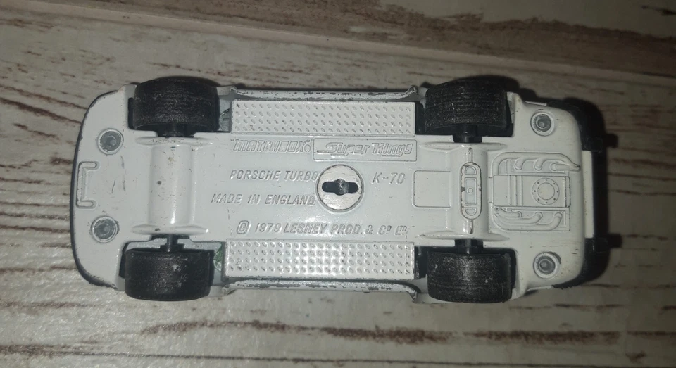 MACCHININA MATCHBOX SUPER KINGS PORSCHE TURBO K-70 POLIZEI NUMERO 1705 VINTAGE - Immagine 4 di 4