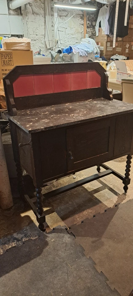 Antiguo lavabo victoriano con tapa de mármol con salpicadero de azulejos Foto 3 de 4