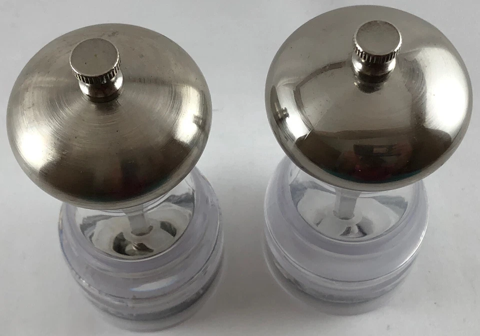 Molinillo de pimienta y salero Olde Thompson de acero al carbono y acrílico Foto 4 de 4