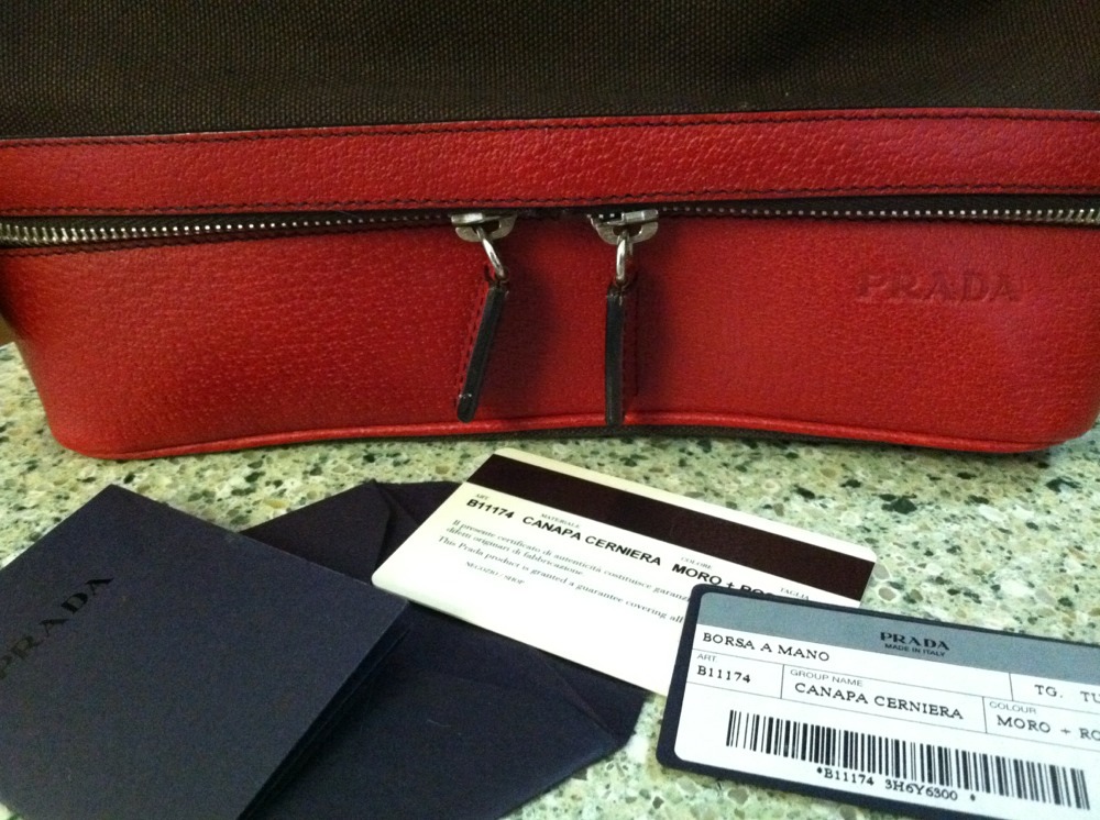 ＰＲＡＤＡ モコモコパ―カ― ワインレッド Prada Cerise/Nero Saffiano Leather Matinee Shoulder Bag 1BA249