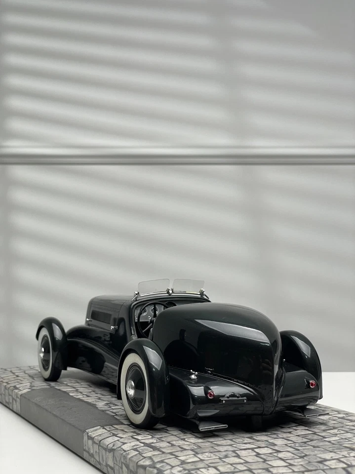 1934 Edsel Ford Model 40 Special Speedster (Black) [MINICHAMPS] 1:18 scale - Image 3 of 4