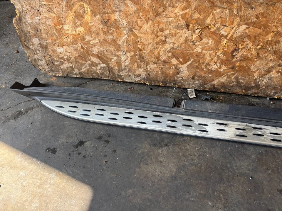 MERCEDES BENZ GLS GL550 13-19 RIGHT PASSENGER RUNNING BOARD STEP PLATE PANEL - Image 3 of 4