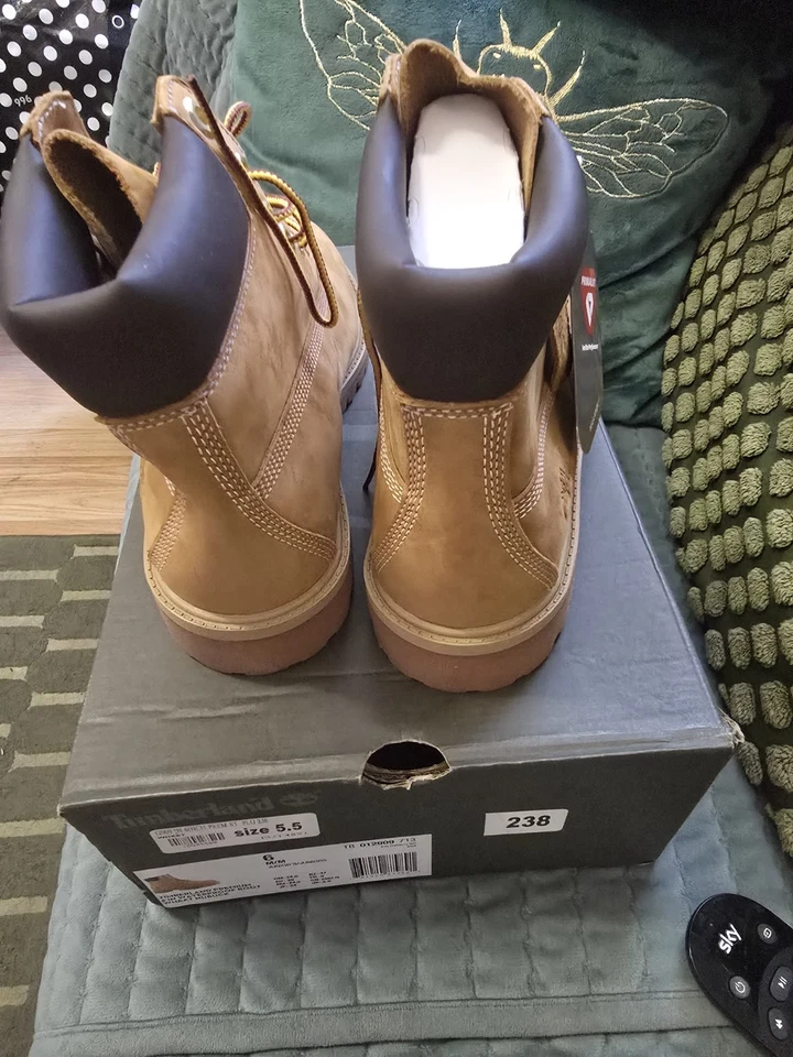 Timberland Premium 6in Waterproof Boot Wheat Nubuck Boys UK 5.5 TB012909 - Image 3 of 4