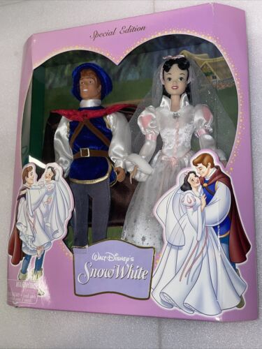 Disney Snow White And Prince Charming wedding gift set Dolls - Picture 20 of 24
