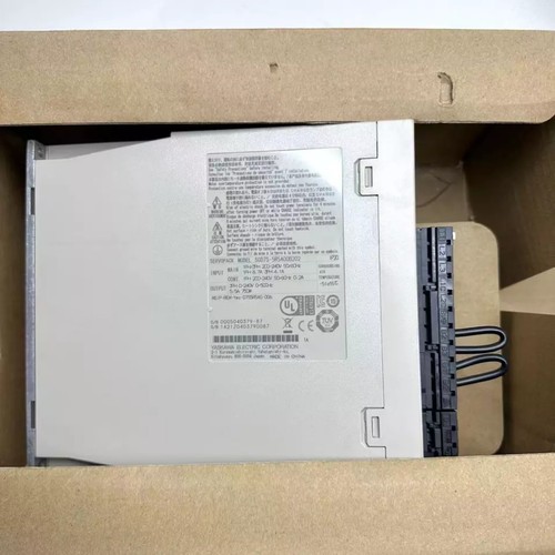 Servoazionamento YASKAWA SGD7S-5R5A00B202 nuovo con scatola - Foto 3 di 3