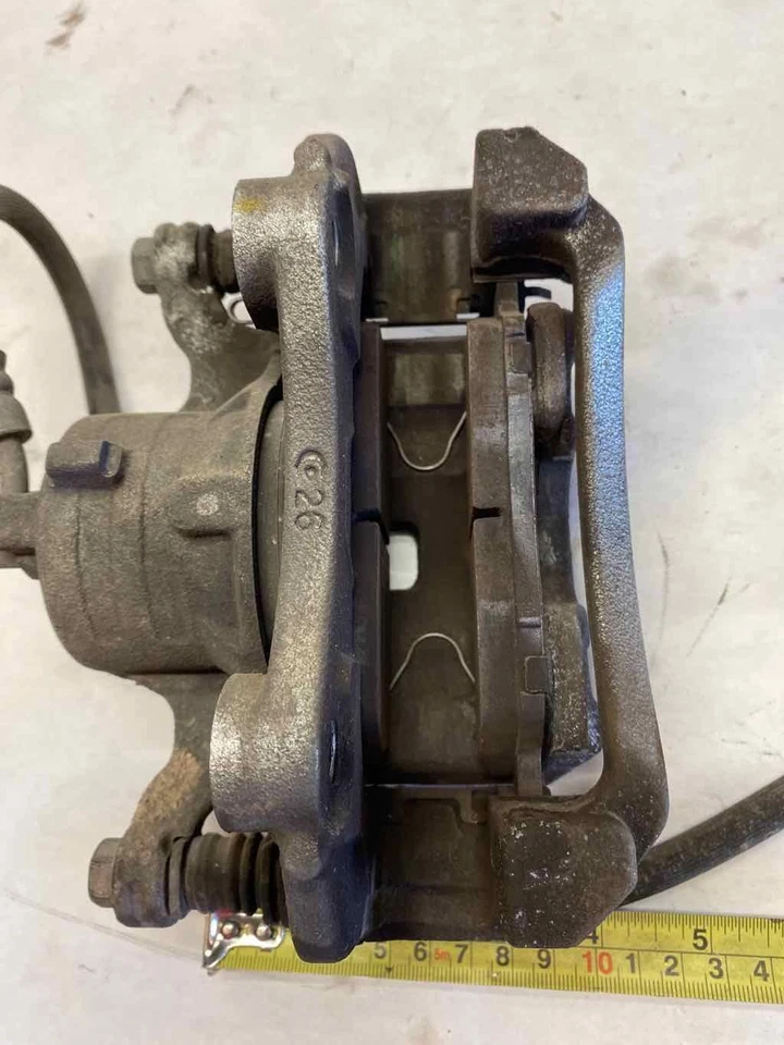 Pinza de freno de disco delantera Nissan Versa 2012-2019 lado del pasajero derecho sedán G Foto 3 de 4