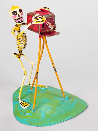 Vintage 1993 Saulo Moreno Mexican Painted Wire Calavera Photographer Sculpture