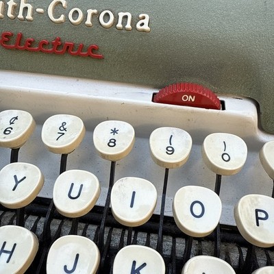VTG Smith Corona Electra 12 Electric Typewriter Green With Case Working *READ