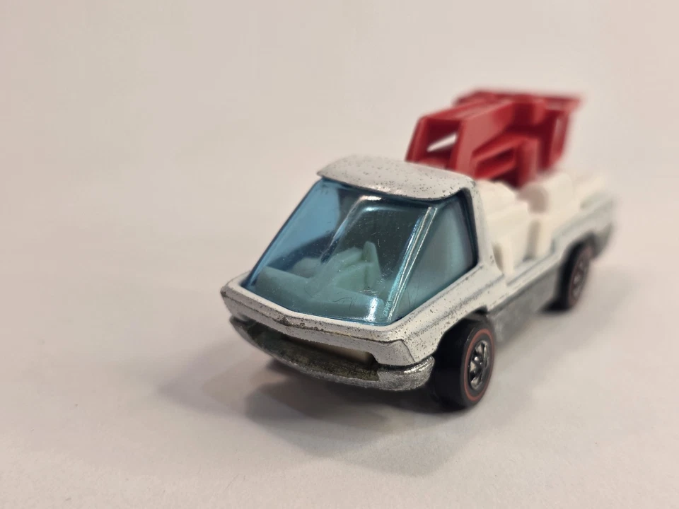 Hot Wheels Redline 1969 Heavyweights Snorkel HK White Enamel Bucket Lift Truck  - Image 3 of 4