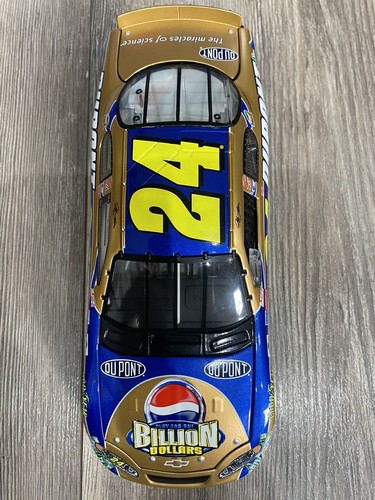 1:24 Jeff Gordon #24 DuPont Pepsi Billion Dollar Action NASCAR 2003 - Picture 2 of 5