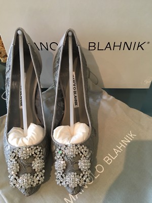 manolo lace pump