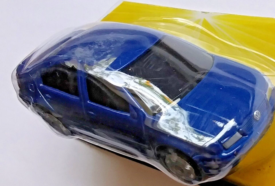 Volkswagen VW Jetta 1990's Mk 4 Version Blue Maisto 1:64 Diecast New on Cut Card - Image 3 of 4