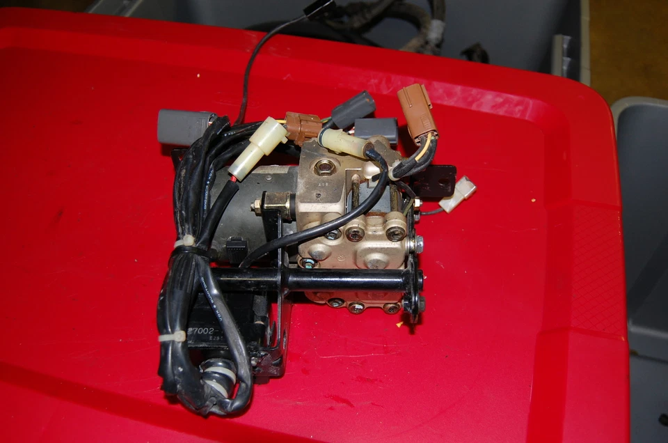 Kawasaki GPZ1100 1996 módulo de unidad de bomba ABS 16082-1141 Foto 3 de 4