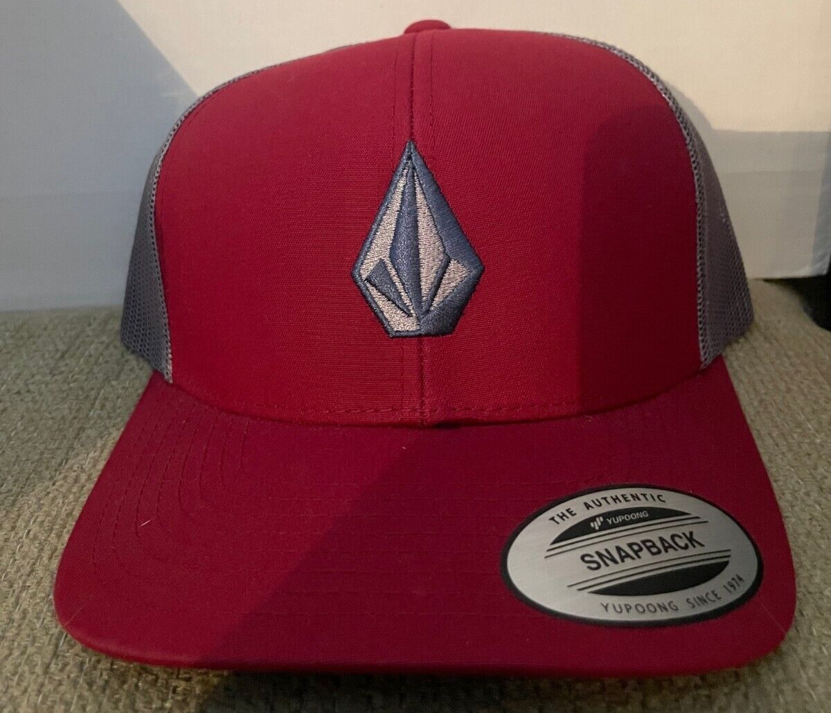 帽子 90s VOLCOM STONE Logo CAP VOLCOM STONE BURGUNDY SNAPBACK CAP HAT *NEW* | eBay