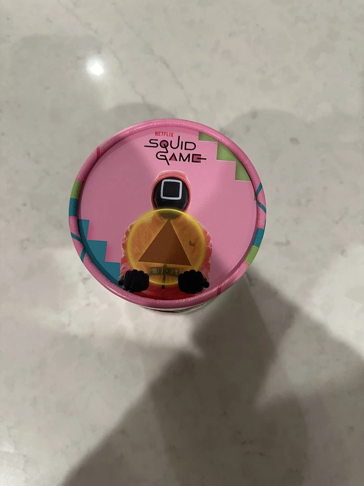 Exquisite Gaming: Holdems: Netflix Squidgames Masked Manager Auricular y Soporte para Teléfono Foto 3 de 3