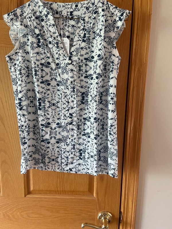 WOMEN'S  TOP/BLOUSE NWT - SIZE S - RETAIL $60 - NWT