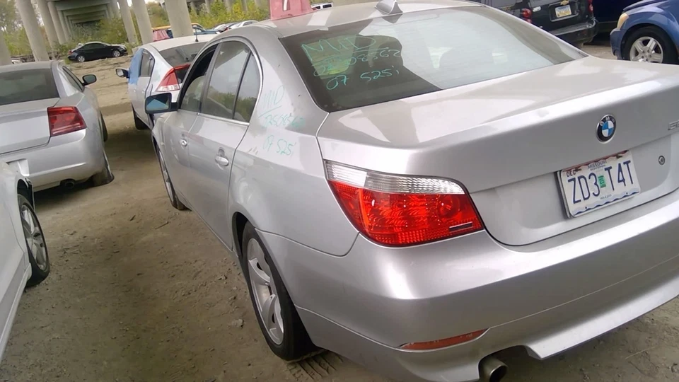 Driver Left Caliper Front Excluding Xi Fits 04-07 BMW 525i 5233235 - Image 3 of 4