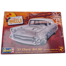 Revell California Wheels 57 Chevy Bel Air 2-door Sedan 2n1 125 Kit 85-4251 Revell California Wheels 57 Chevy Bel Air 2-door Sedan 2n1 125 Kit 85-4251