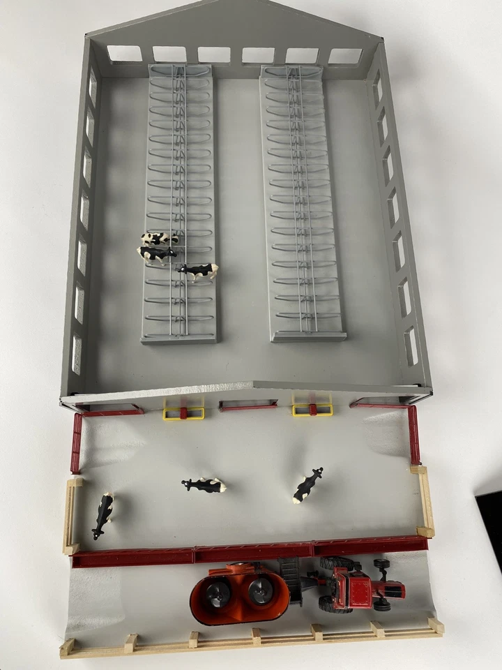 1/64 Cattle Freestall Barn and Feed Lot 70x85 Gray and Black - Image 4 of 4