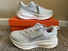 Nike Vomero 18 Low Top Lace Up Running & Jogg...