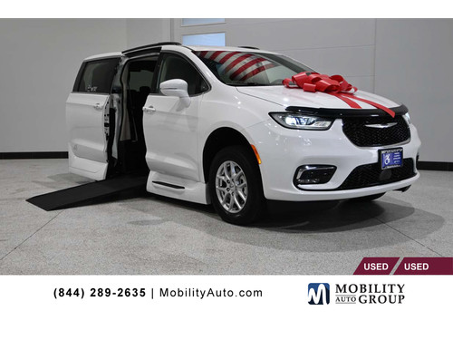 2022 Chrysler Pacifica Touring L Mobility Handicap Van Handicap