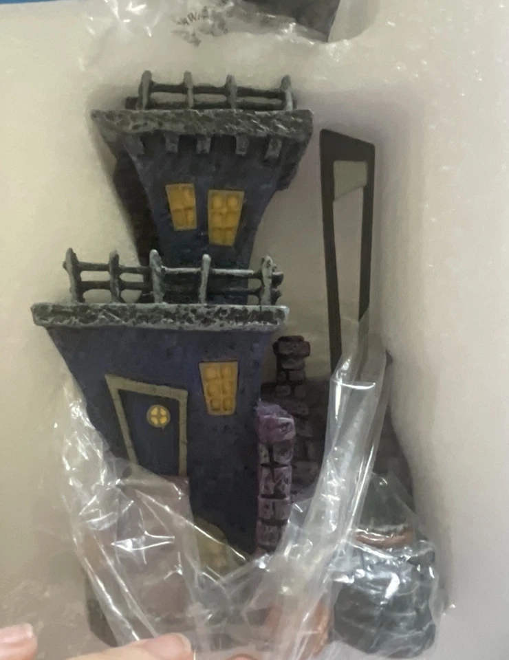 Nightmare Before Christmas Tabletop Tree Coll.~ GUILLOTINE HOUSE & GHOST - BNIB - Image 2 of 4