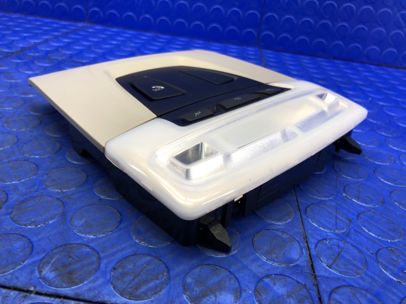 2014-2020 BMW I8 OEM INTERIOR ROOF DOME READING LIGHT LAMP CONSOLE BEIGE