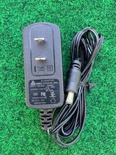 UMEC AC Power Supply Adapter UP0061M-12PA 100-240V  50/60Hz 0.2A MAX - 12v 6w