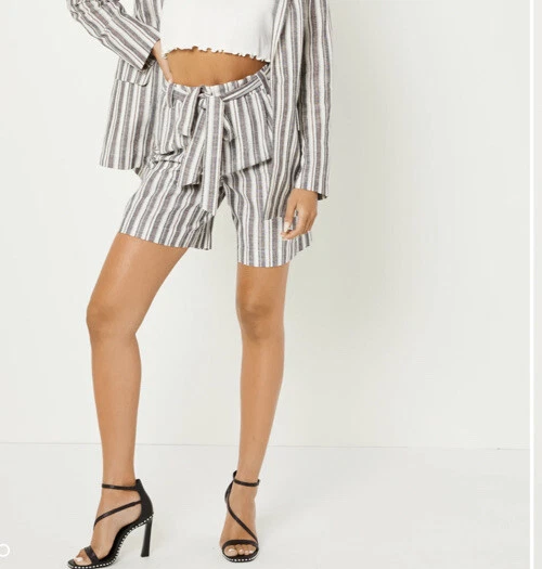 Pantalones Cortos Para Mujer BCBGeneration Cinturón Corbata Cintura Alta Largo Ligero XS PRECIO DE VENTA SUGERIDO POR EL FABRICANTE 88 USD Foto 3 de 4