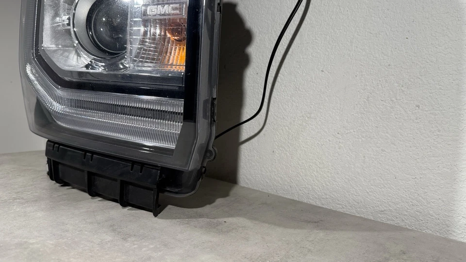 OEM | 2016-2018 GMC Sierra 1500 faros HID (derecha, pasajero) A975 Foto 3 de 4
