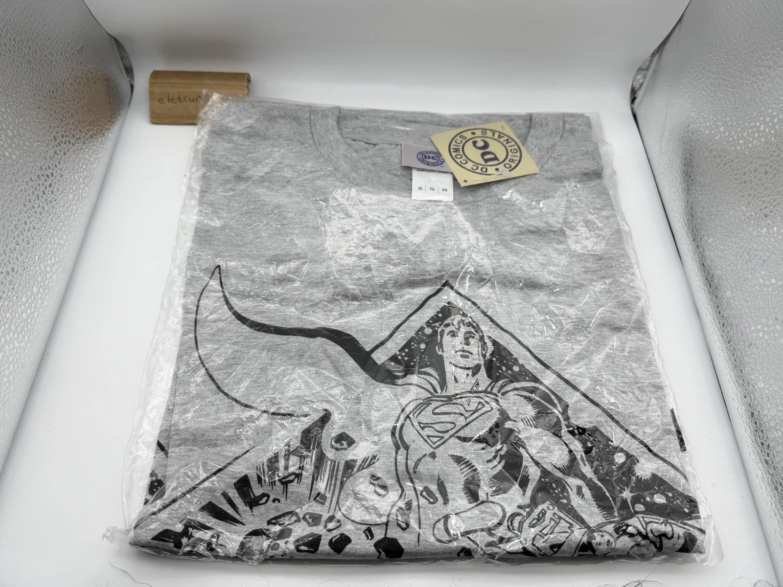 DC Comics Original SUPERMAN T-shirt Mens XL NEW.