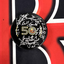 New York Islanders Team Signed Official Game Puck SC Champ Years Steiner CX