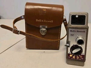 Vintage 50s Bell & Howell Model 252 8mm Movie Camera Film Leather Case Untested