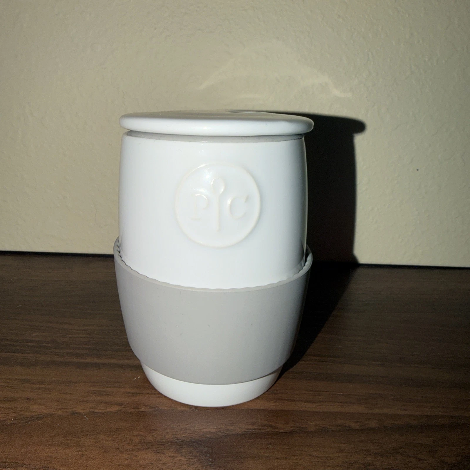 Pampered Chef Ceramic Egg Cooker Microwave With Gray Sleeve-New with box